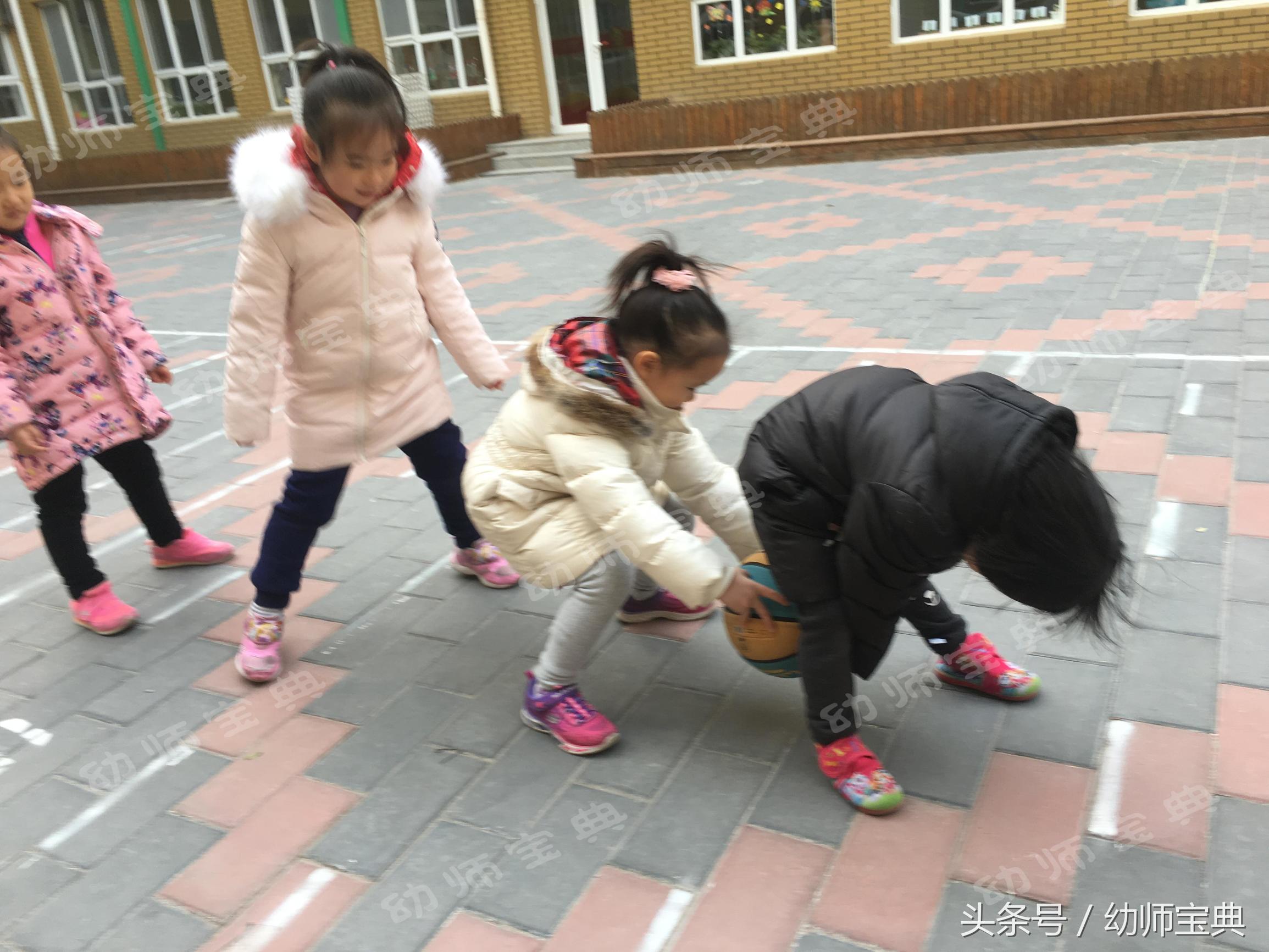 幼儿园游戏疯狂的大球,幼儿园100个体育游戏及玩法