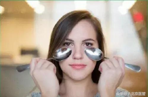 有效消除眼部浮肿的简单护理方法,如何化妆消除肿泡眼