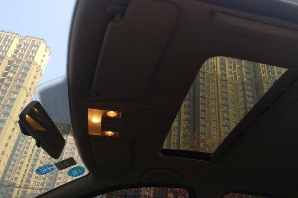 大众朗逸2011款1.6l自动品雅版黑色,2011款大众朗逸1.6手动品悠版