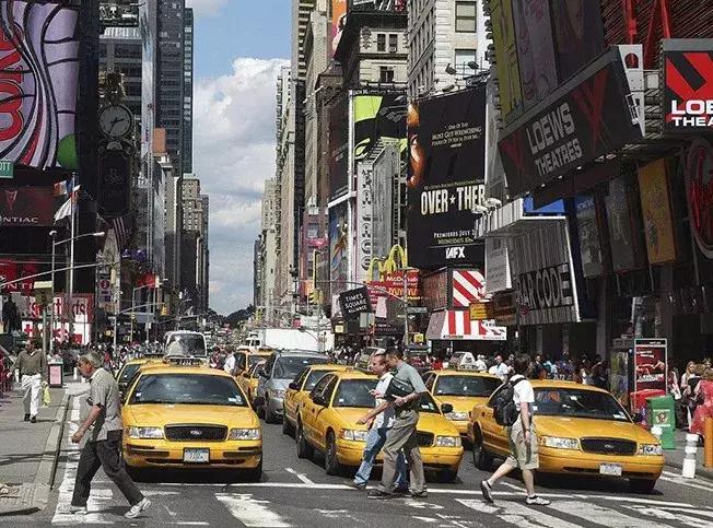 国外奔驰出租车和国内一样吗,哪个国家出租车都是奔驰宝马