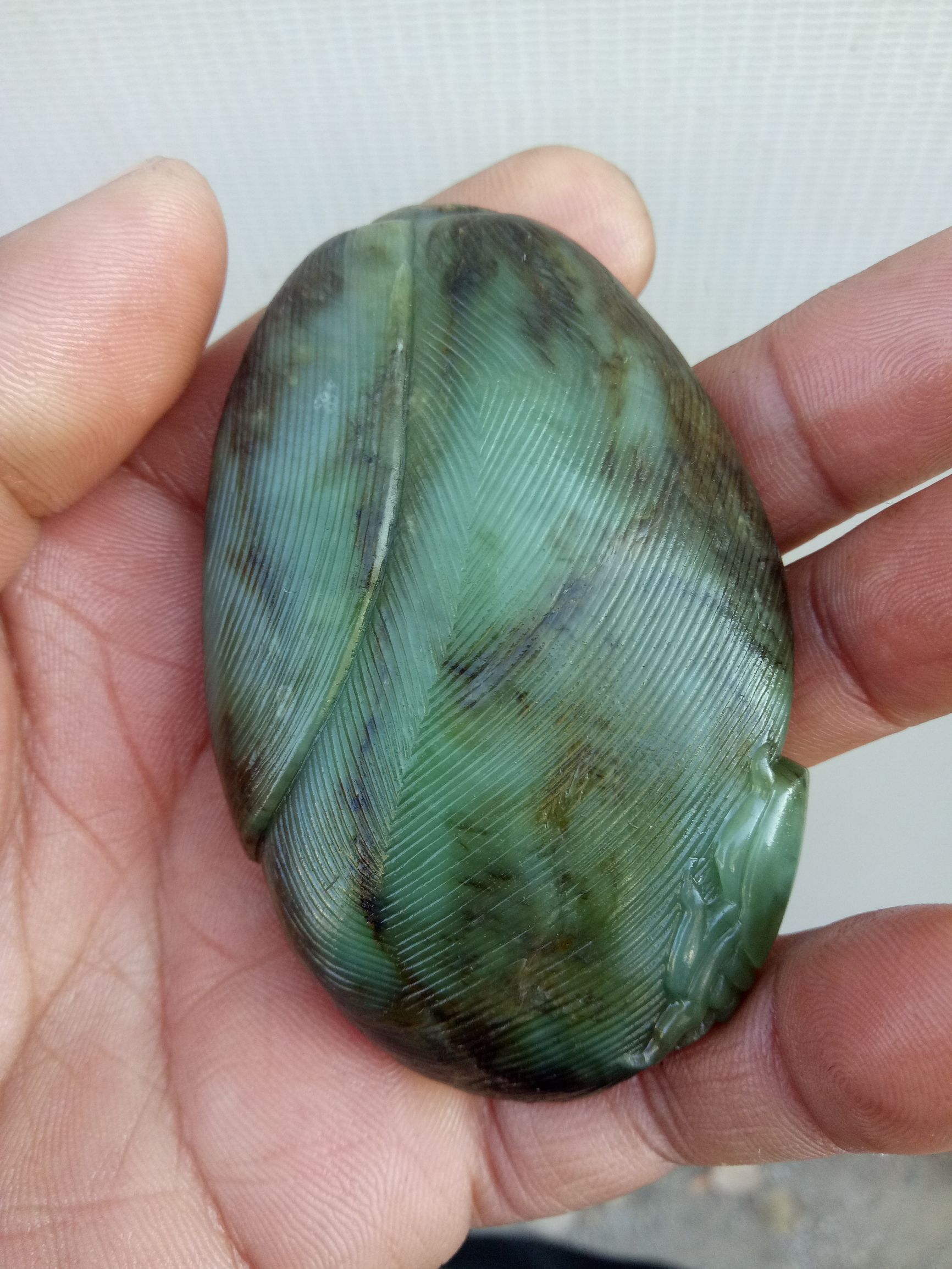 巴掌大的玉矿石值多少钱,巴掌大的玛瑙原石能卖多少钱