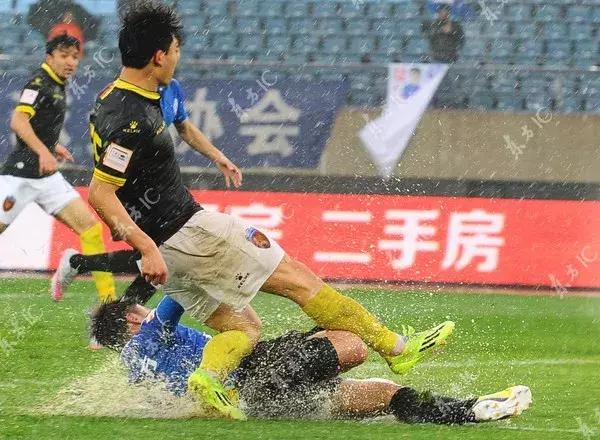 95后征战东亚杯！请踏实踢球，别再让中国足球没戏了