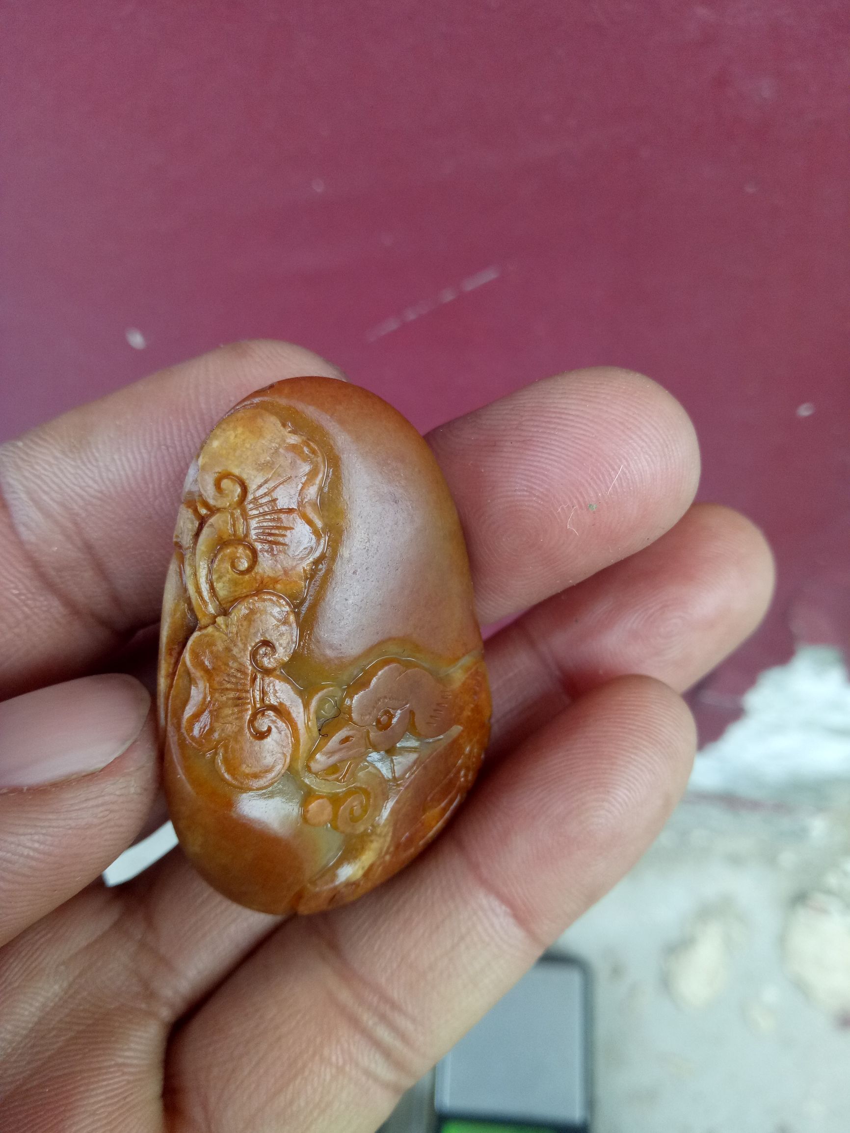 巴掌大的玉矿石值多少钱,巴掌大的玛瑙原石能卖多少钱