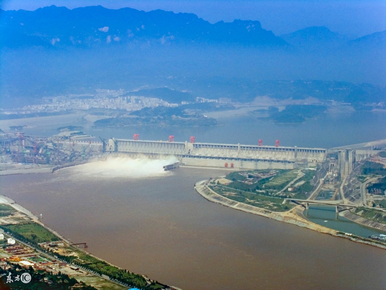 重庆雾都攻略,雾都重庆有多魔幻