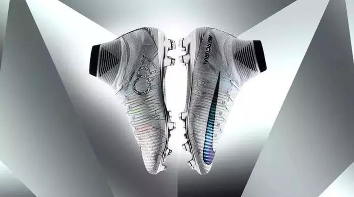 梅西第七座金球c罗反应,c罗打破国家队进球纪录的新球鞋