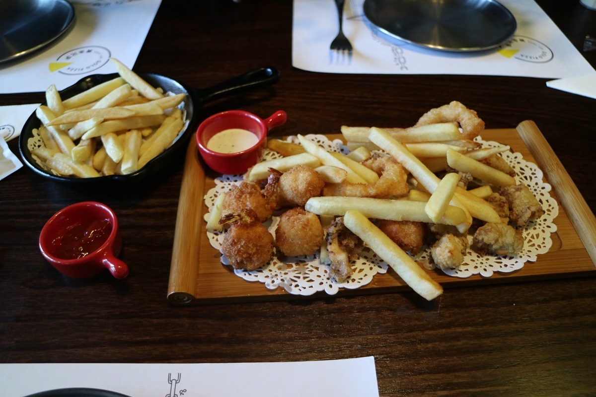 盘点雪天路滑摔倒爆笑场面,自驾游雪地上遇到突发事件