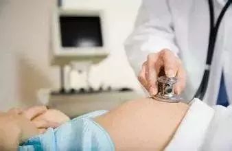 致敬最美医护人员的结尾,致敬最美医生的片段