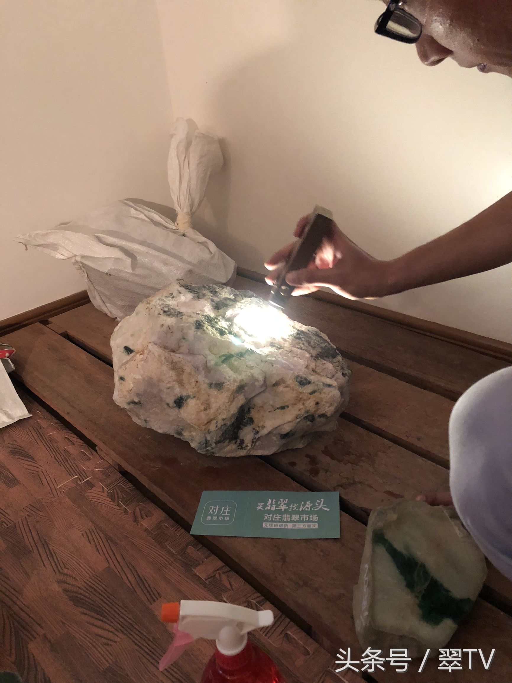 缅甸曼德勒角湾翡翠市场原石收购,缅甸角湾翡翠交易市场