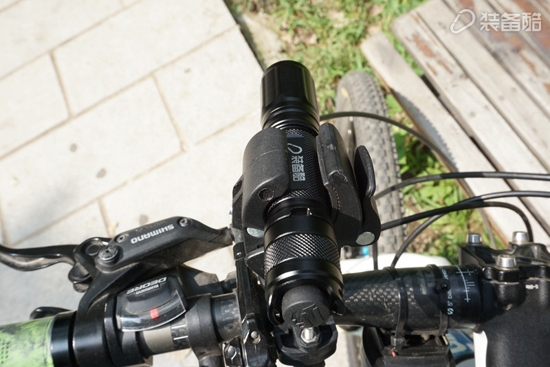 贴小招贴的，我来给你们暴暴光，不讲究