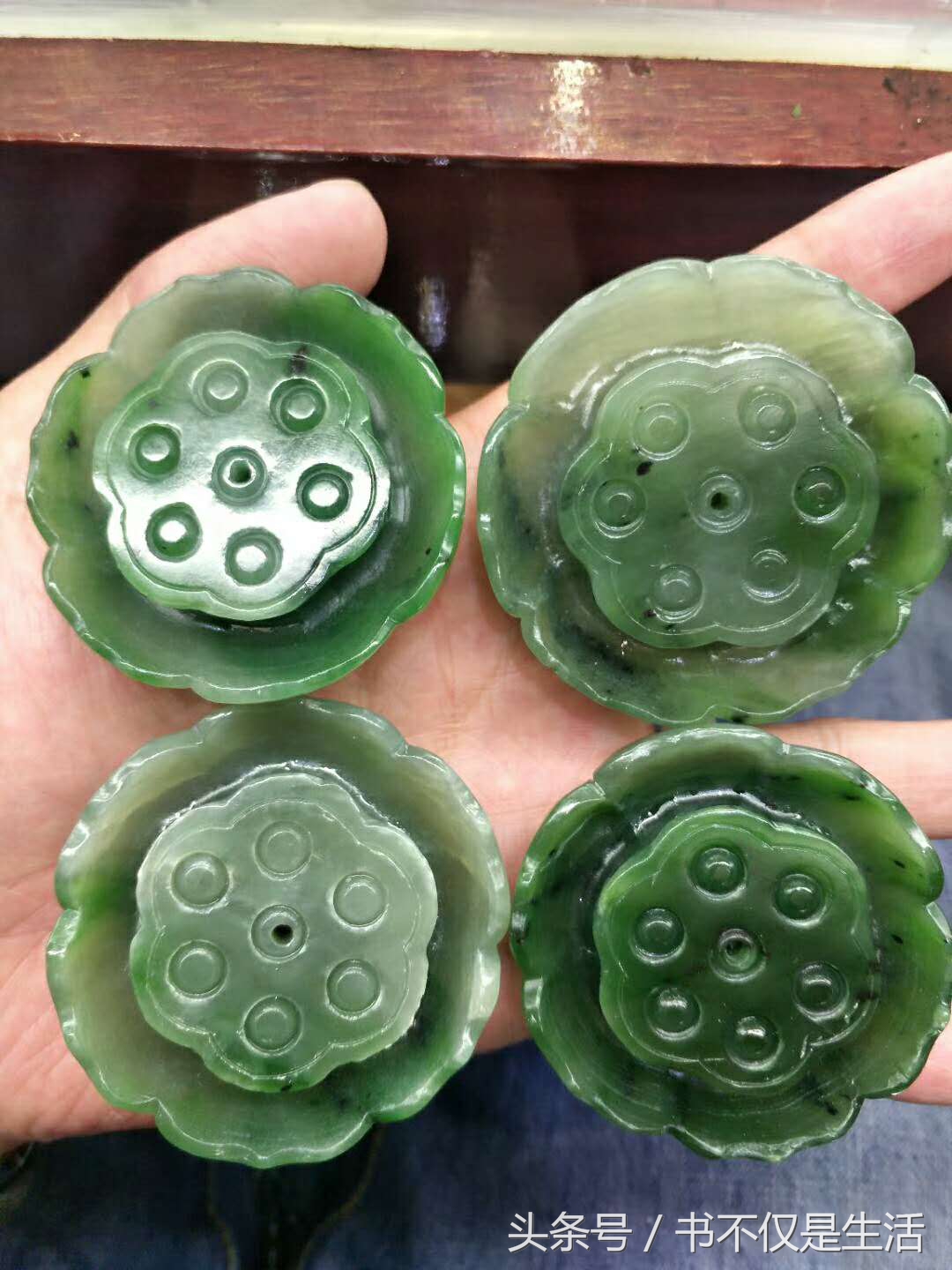 和田玉青花籽料原石摆件市场价格,珍藏级和田玉青花籽料山水画原石