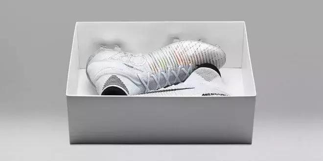 c罗第五个金球奖在哪个队拿的,c罗第五个金球奖和卡卡互动