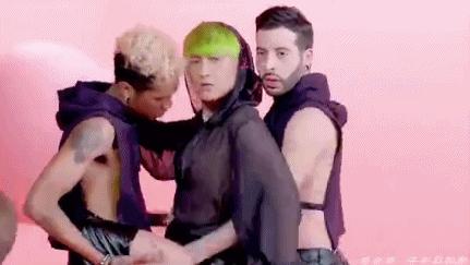 搞笑gif趣图舔冰激凌,少林龙爪手搞笑图片图文