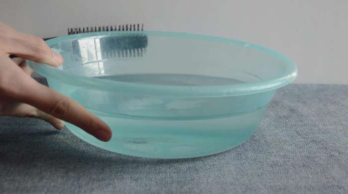 梳子上的油腻怎么洗,梳子黏黏的怎么才能去掉