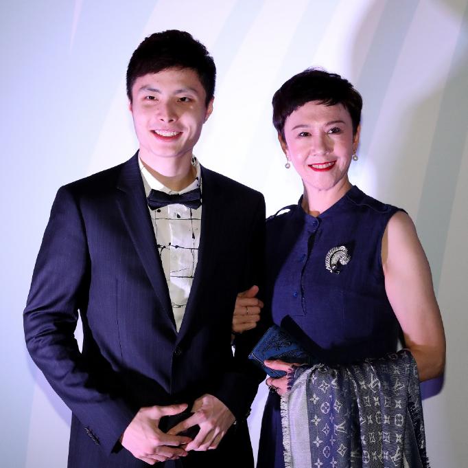 国羽高清帅照,国羽20岁新星正式公布恋情