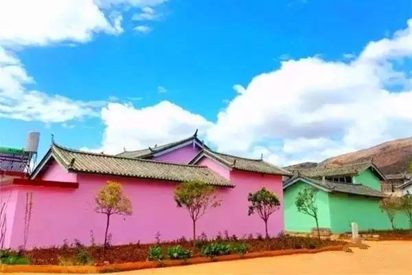 丽江惊现国内第一个彩色村!美的太不像话,像童话!