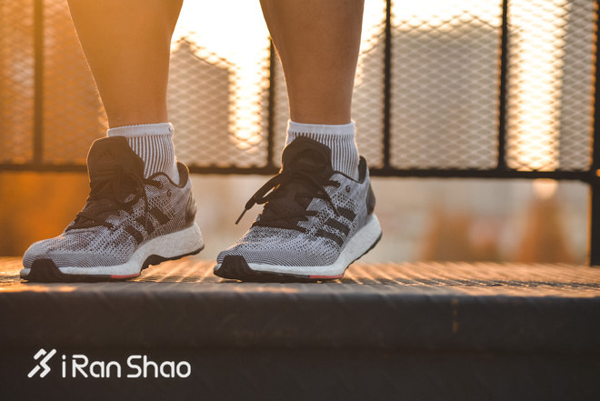 跑鞋回弹阿迪达斯,跑鞋boost测评