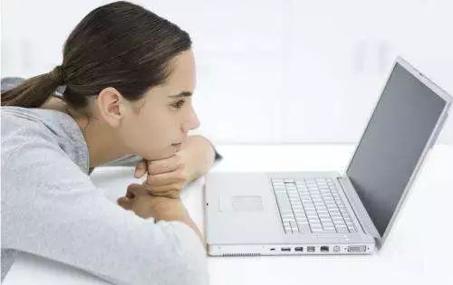 脖子左右摆动咔咔响怎么回事,脖子一转咔咔响