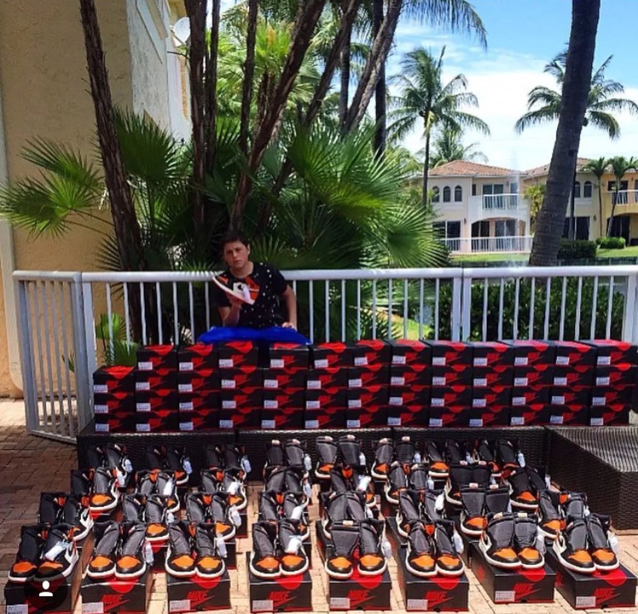 这波富炫的，吓掉了本佛系青年的保温杯