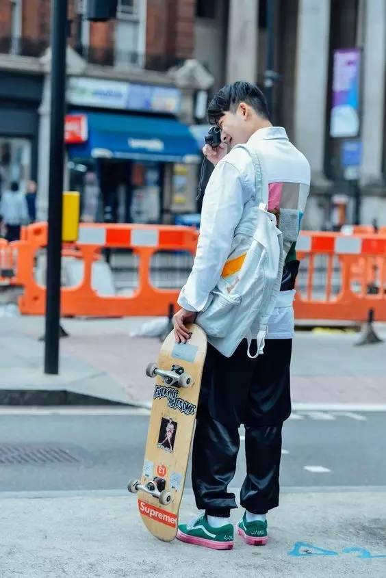 好看能穿不臃肿的双肩包男潮,防水双肩背包时髦又实用