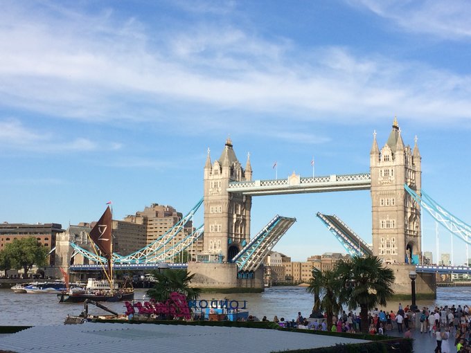 【已完结】英格兰苏格兰18日游记——美景、历史、足球、文化全体验(含挡风玻璃损坏以及车胎被扎处理经过)