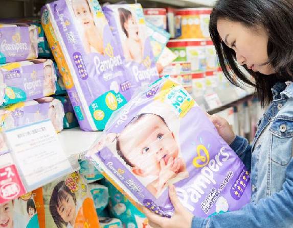 中国妈妈抢购日本纸尿裤，然而其实国内已经有卖！