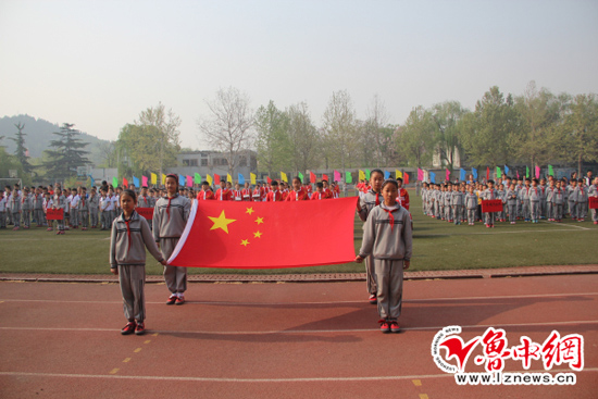 高新区第八小学举行第八届阳光体育节暨春季田径运动会