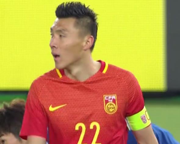 国足福星——于大宝战韩日都进球！太点背——王大雷吞45米吊射！