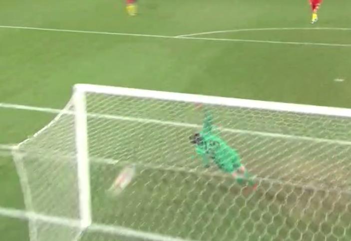 国足福星——于大宝战韩日都进球！太点背——王大雷吞45米吊射！