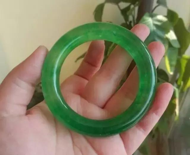 价值百万的翡翠只卖8900？还有北京大学出的检测书？