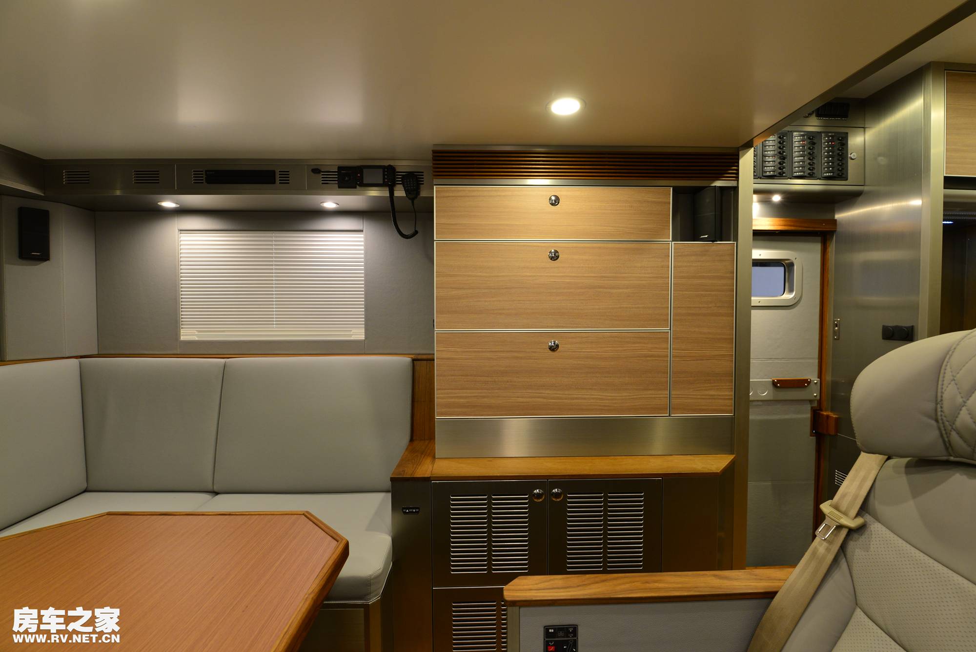 阿莫迪罗6x6征服者越野房车 (阿莫迪罗征服者8x8越野房车自驾游)