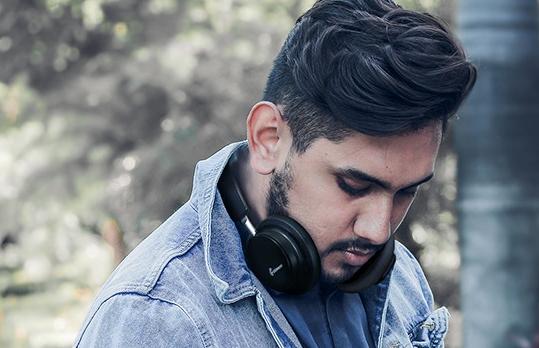 耳机高音和低音突出好吗,耳机怎么低音那么好