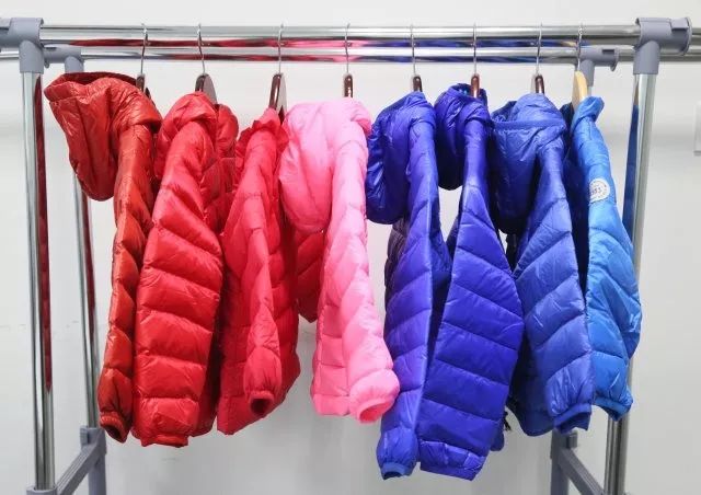 冬天最适合给孩子穿的羽绒服,儿童羽绒服小窍门大全图