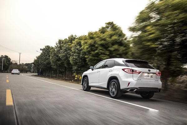 试驾雷克萨斯rx200视频,试驾雷克萨斯ux200锋尚版