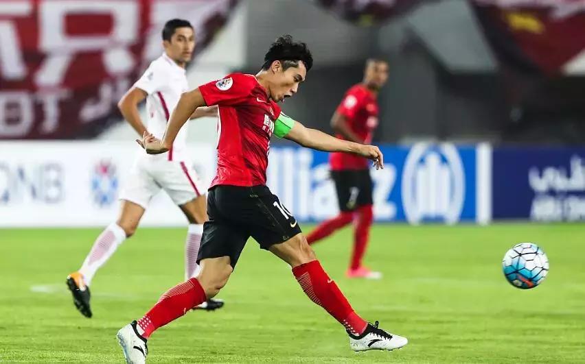 上港球迷*辱侮**恒大，黄博文于汉超反击：你们只是亚军，闭嘴吧！