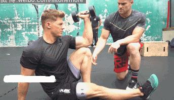 肩关节受伤训练什么动作,提高肩部力量可以改善肩部损伤吗