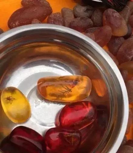 假蜜蜡琥珀,琥珀蜜蜡作假视频