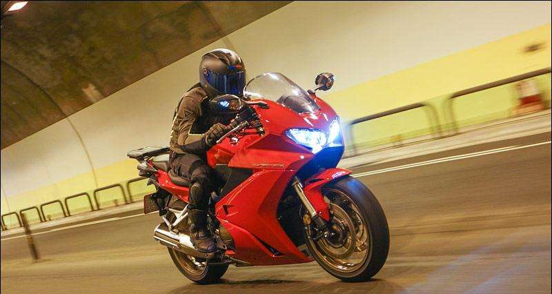 本田v4发动机视频,摩托车v4和直四引擎的区别