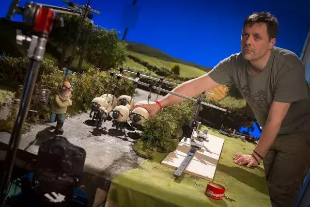 小时候玩泥巴没玩够长大了还在玩,小时候玩泥巴的人长大了