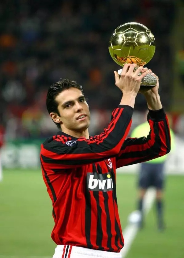 又一代青春的落幕,曾经力压c罗和梅西的卡卡