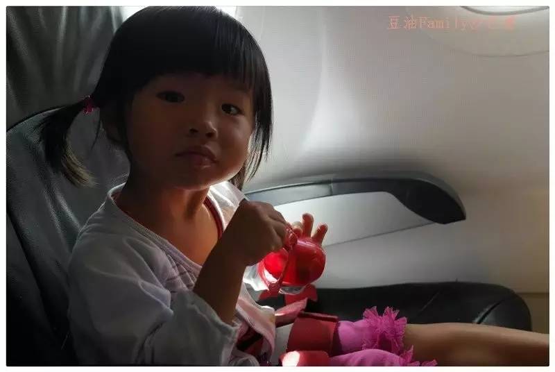 带孩子去旅行怎么坐飞机,带婴儿去旅行怎么买飞机票