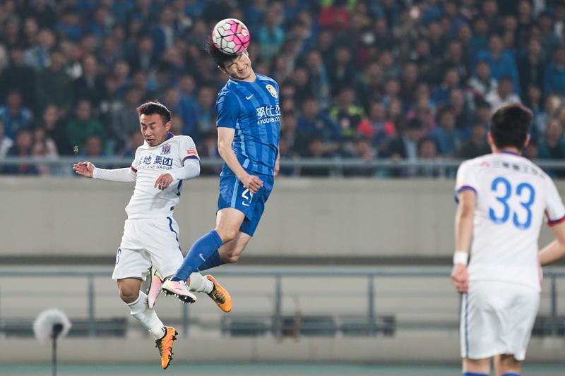 不跟风“月度演唱会”，这家手机品牌居然在发布会玩起了足球？