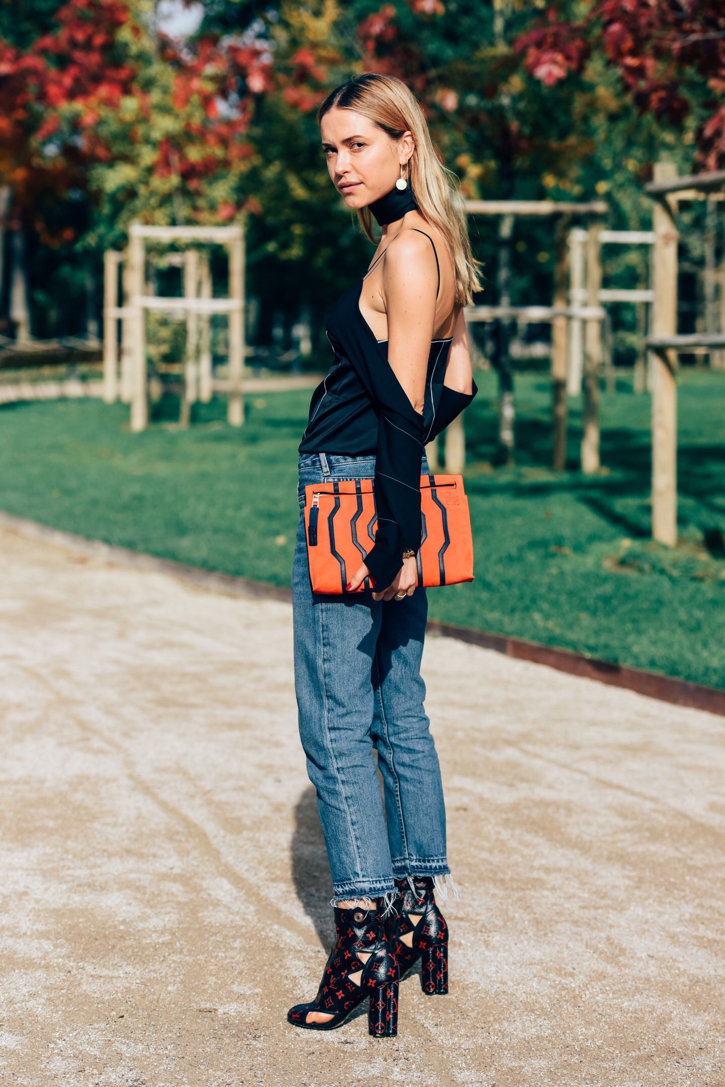 牛仔裤松了怎么改小窍门,牛仔裤穿穿就松了该怎么办