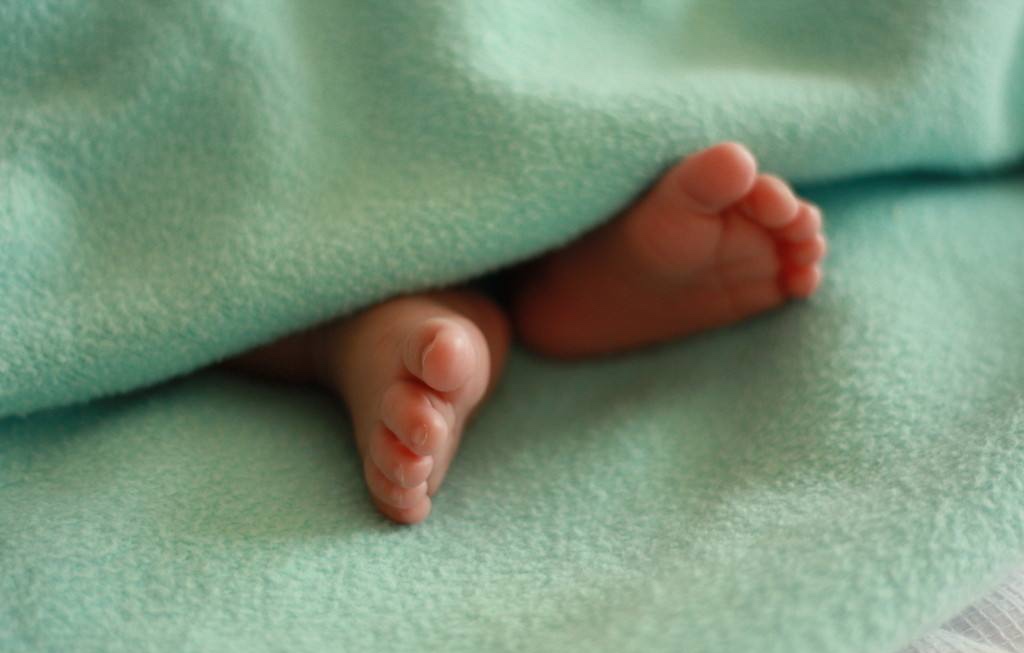 新手爸妈带新生儿要注意什么,新手爸妈新生儿怎么照顾