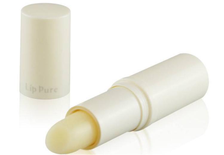 嘴唇干裂的最好处理方式是什么,嘴唇干裂一直喝水都不好