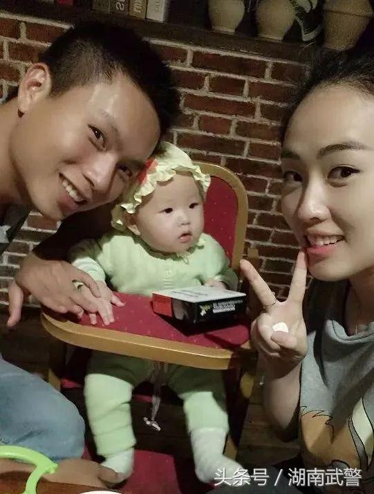 我向党旗敬个礼,我向党旗敬个礼范文