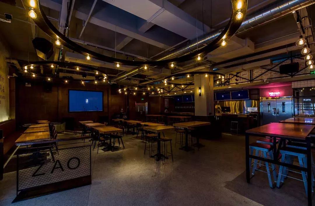 郑州市东站附近酒吧,郑州东站附近的一个酒吧