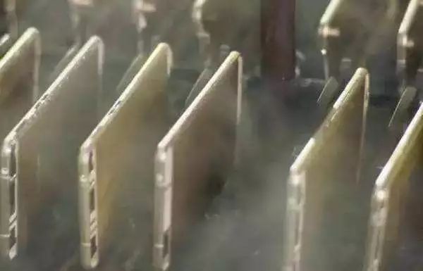 什么药水可以洗干净金属手机外壳,手机壳上的毛刺清洗机