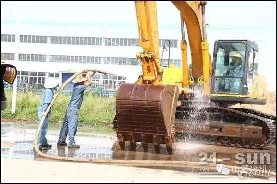 挖机上的油污用什么洗最好,挖机油污清洁小妙招