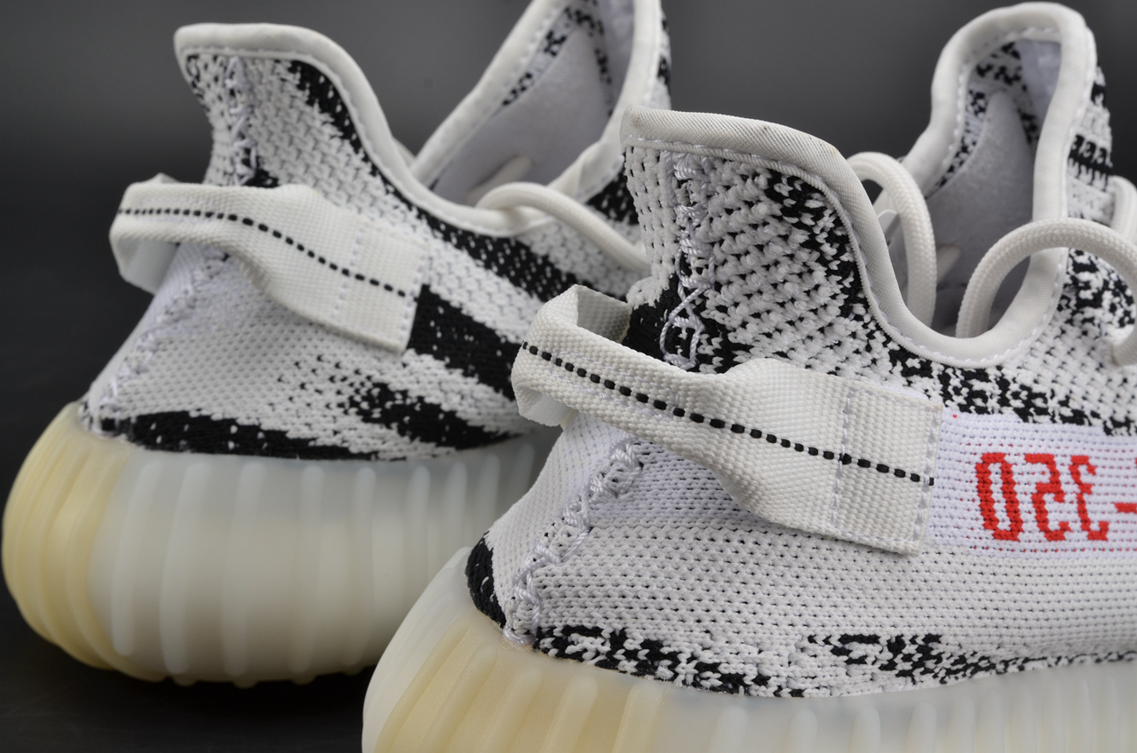 ADIDASYEEZYBOOST350V2白斑马配色