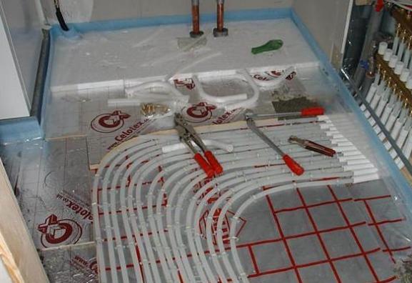 电地暖和水地暖区别在哪如何选择,家里安装电地暖好还是水地暖好